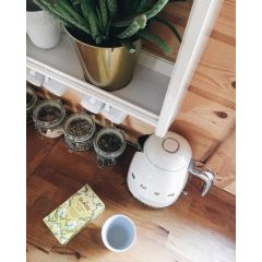 Smeg KLF04CRUK Kettle, Cream