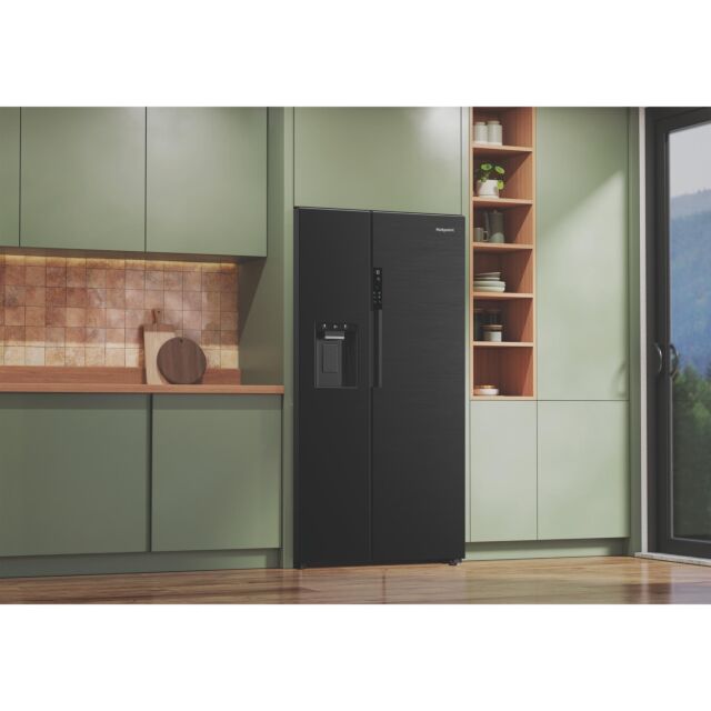 Hotpoint HPG29643IBXR4UK Freestanding Dual No Frost American Fridge Freezer with VitalCare and Water & Ice Dispenser - Black Steel