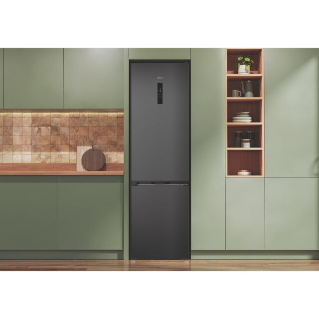 Hotpoint HPK26413XR6UKE Freestanding Dual No Frost 70/30 Fridge Freezer with VitalCare - Black Steel